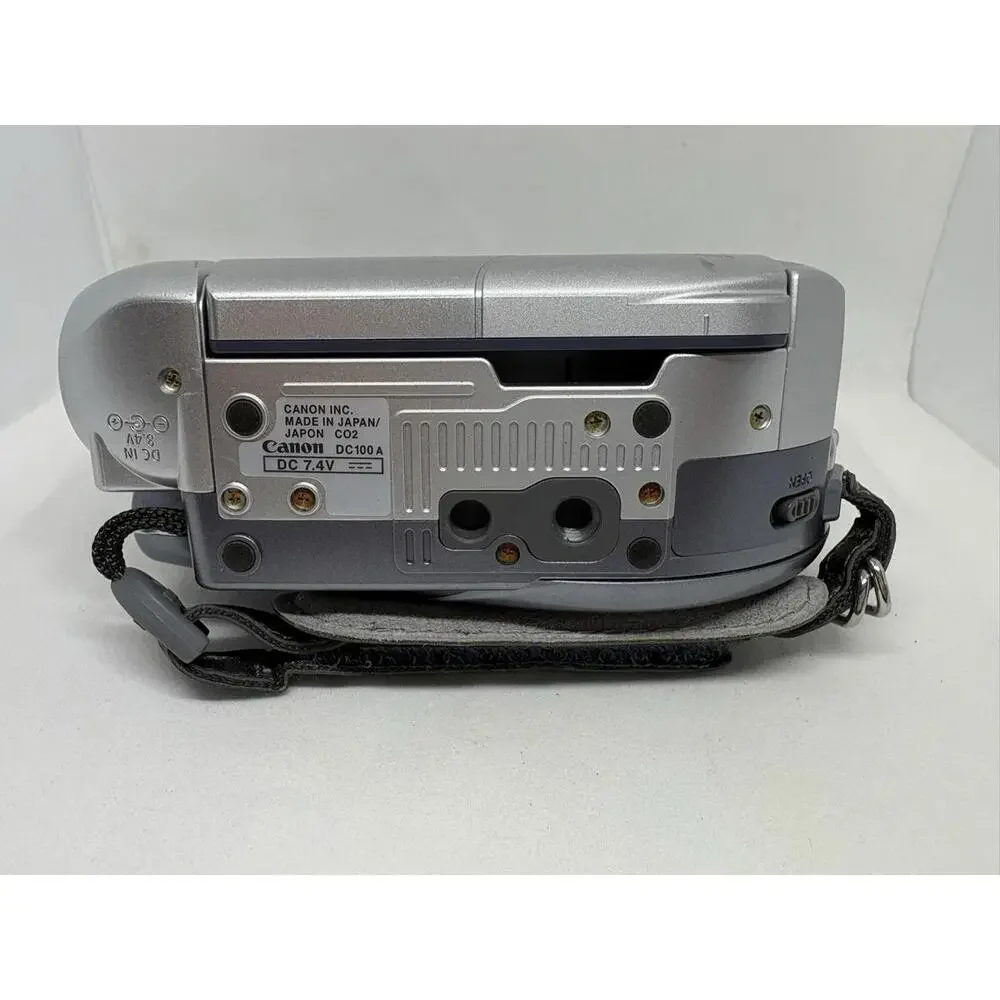 Canon DC100 DVD Camcorder Video Camera NTSC Parts Repair Powers On READ C106